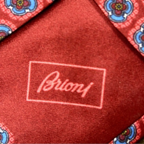 Brioni Red Floral Medallion Silk Tie – Hand Made in Italy - Picture 5 of 5